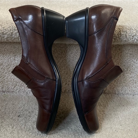 CLARKS BENDABLES SHOES WOMENS/BROWN/ SIZE 8 1/2 M/ STYLE # 38479/ USED. - Picture 7 of 8